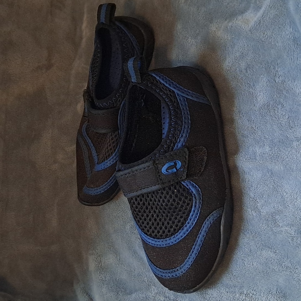 Toddler water shoes